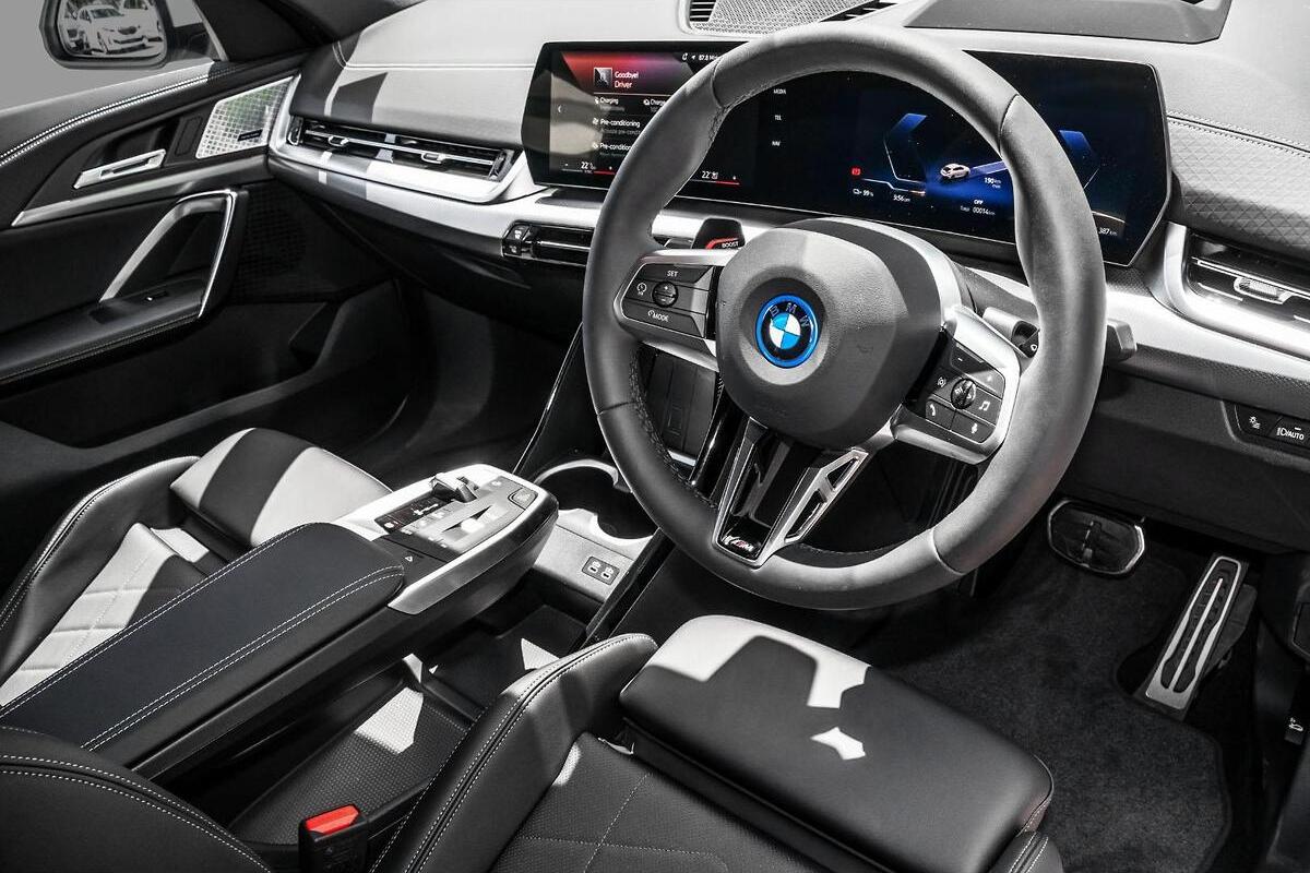 2025 BMW iX2 xDrive30 M Sport U10 Auto AWD image 7