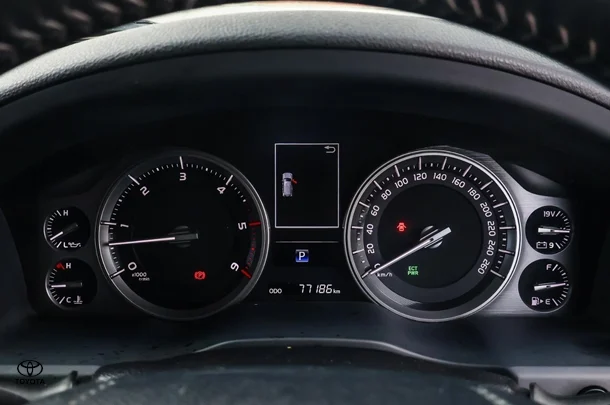 2019 Toyota Landcruiser GXL image 13