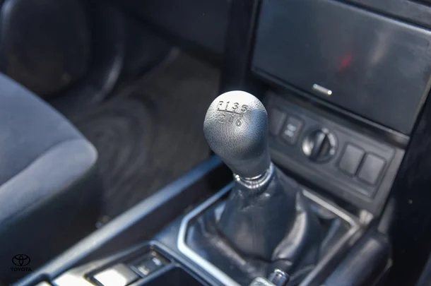2017 Toyota Prado GX image 13