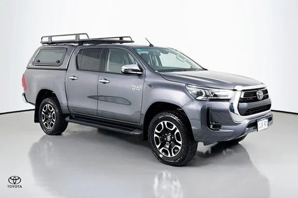 2021 Toyota Hilux SR5 image 1
