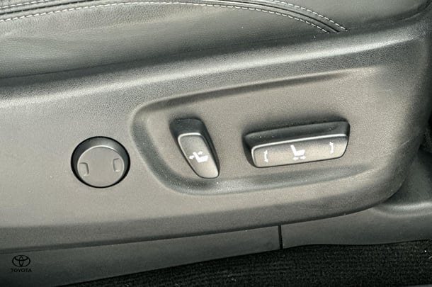 2022 Toyota Prado Kakadu image 14