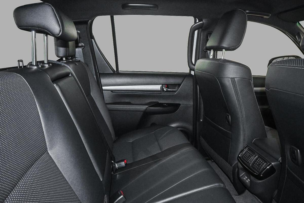 2024 Toyota Hilux Rogue 48V Auto 4x4 Double Cab image 8