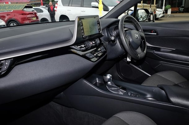 2020 Toyota C-HR Standard 2WD image 8