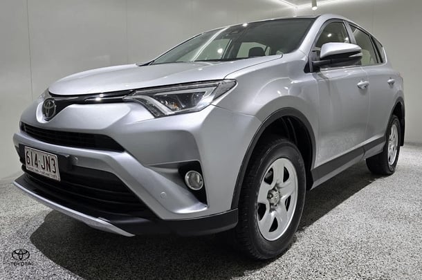 2018 Toyota RAV4 GX-2WD image 5
