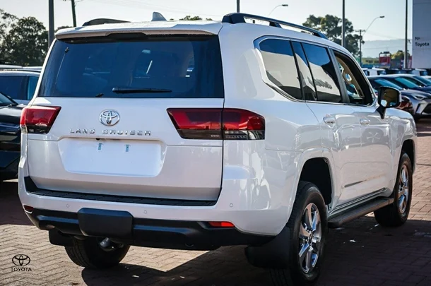 2025 Toyota Landcruiser VX image 8