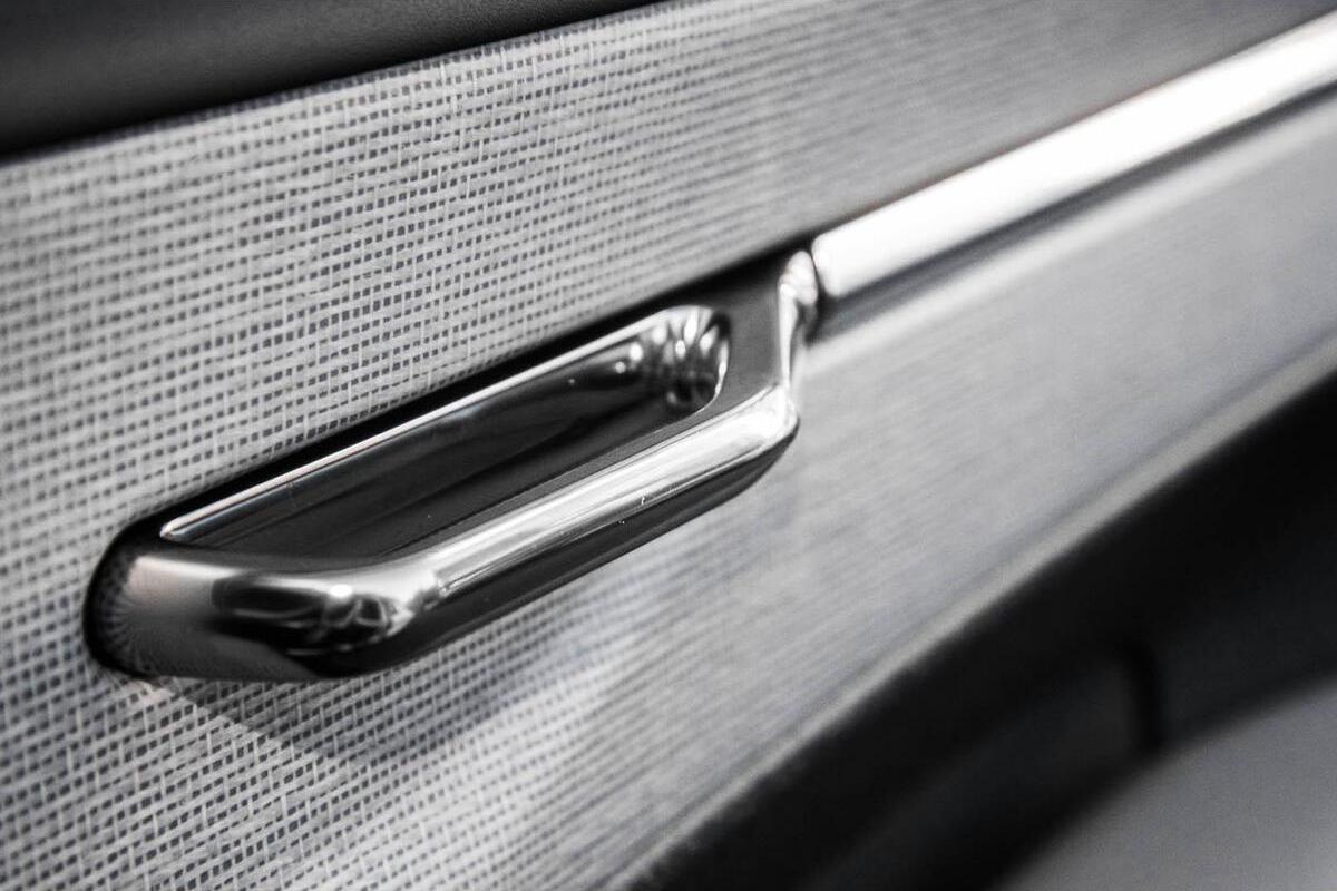 2024 Volvo EX30 Single Motor Extended Range Plus Auto MY25 image 16