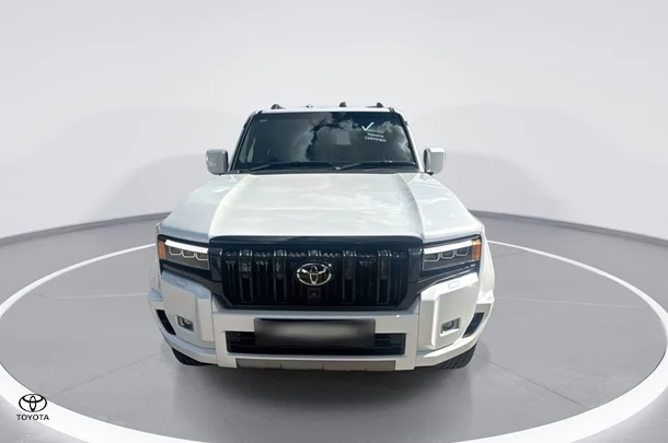 2024 Toyota Prado VX image 3