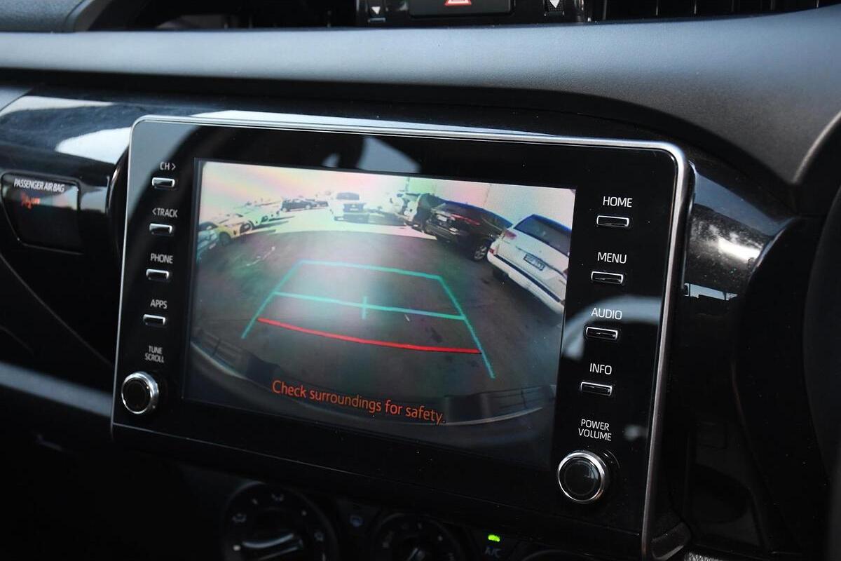 2025 Toyota Hilux SR Manual 4x4 Double Cab image 11
