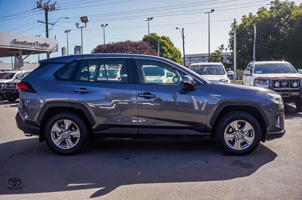 2023 Toyota Rav4 Hybrid GX image 3