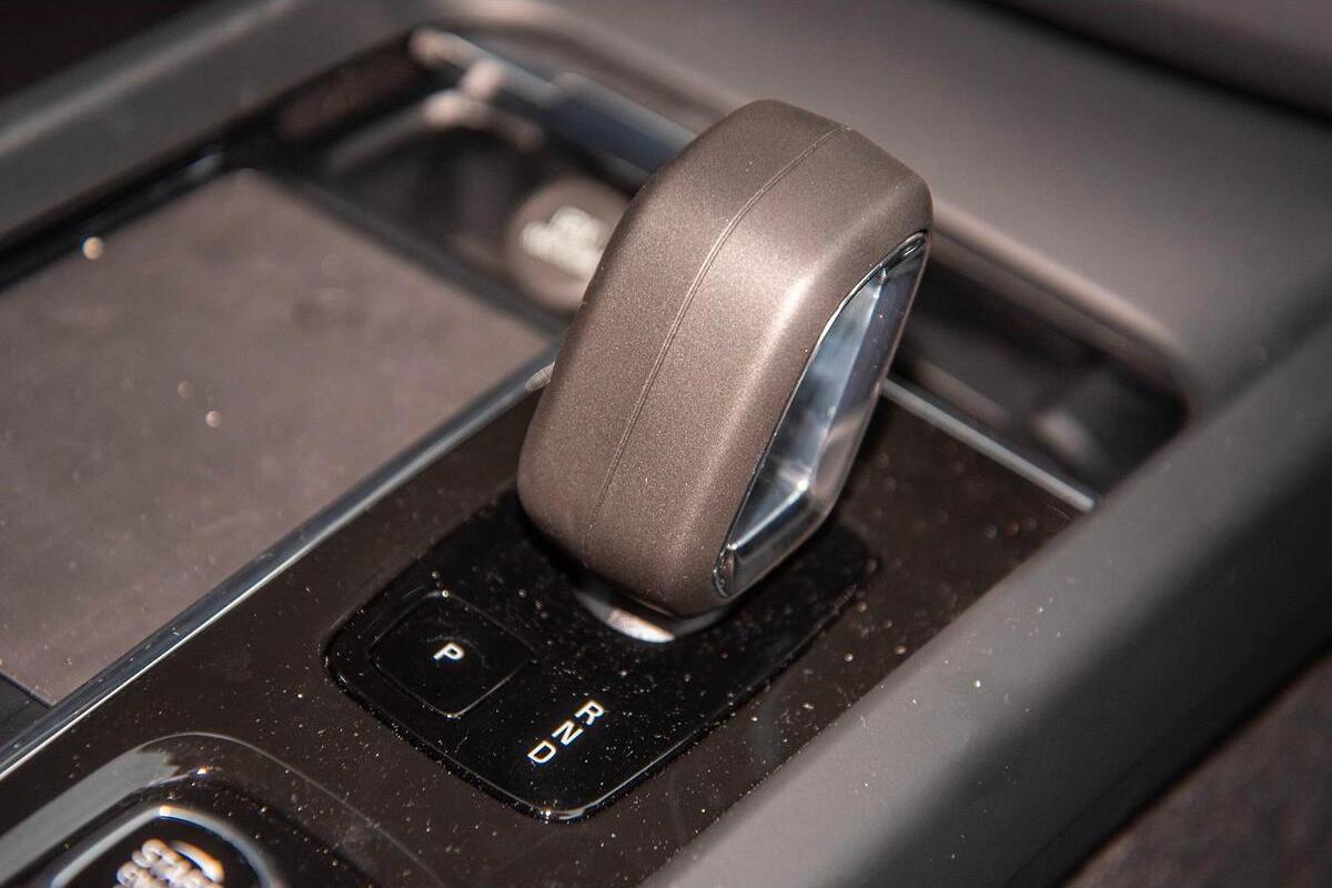 2025 Volvo XC60 Plus T8 Plug-In Hybrid Auto AWD MY25 image 16