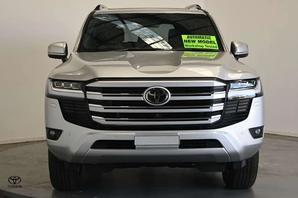 2023 Toyota Landcruiser VX image 2