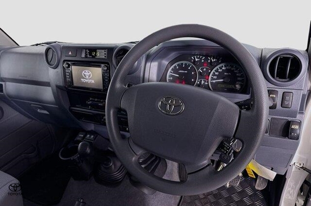 2021 Toyota LANDCRUISER MILITARY GXL image 18