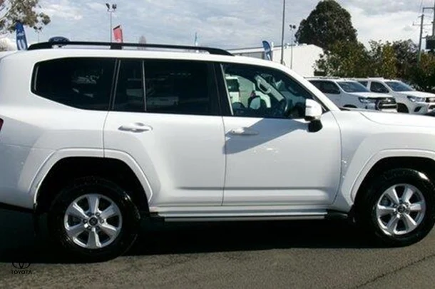 2022 Toyota Landcruiser GXL image 4