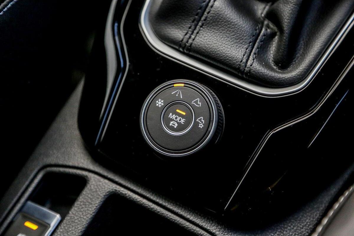 2024 Volkswagen T-Roc 140TSI R-Line D11 Auto 4MOTION MY24 image 15