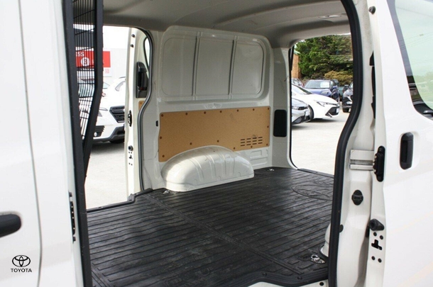 2020 Toyota Hiace LWB image 16
