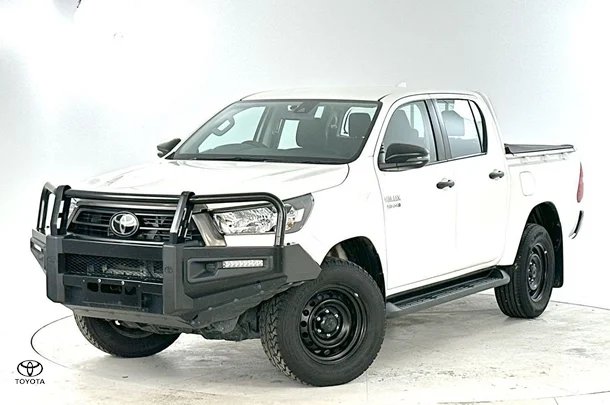 2022 Toyota Hilux SR image 6