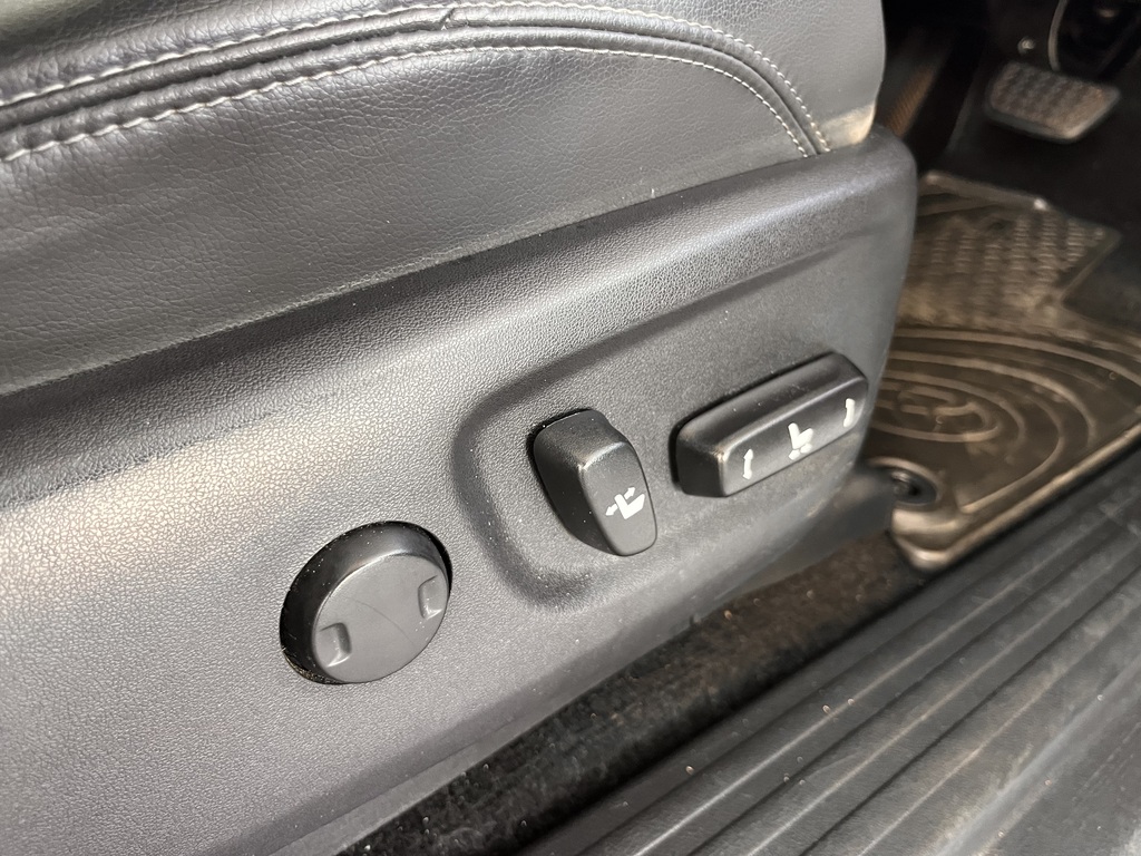 2022 Toyota Prado GXL image 16