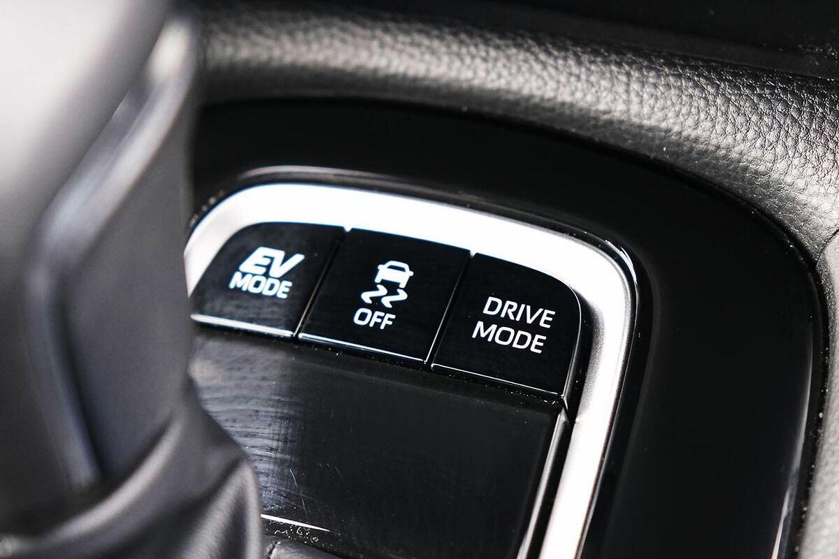 2024 Toyota Corolla Cross GXL Auto eFour image 18