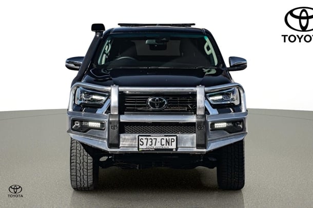 2021 Toyota HILUX SR5 image 2