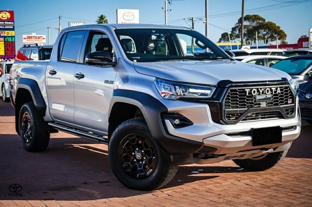 2023 Toyota Hilux 4x4 GR-S image 1
