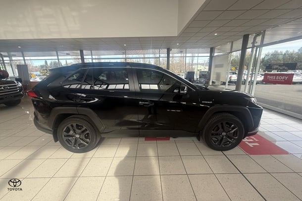 2023 Toyota RAV4 Hybrid Edge AWD image 3