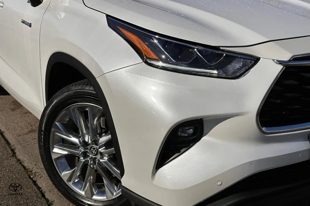2023 Toyota Kluger Hybrid AWD GRANDE image 3