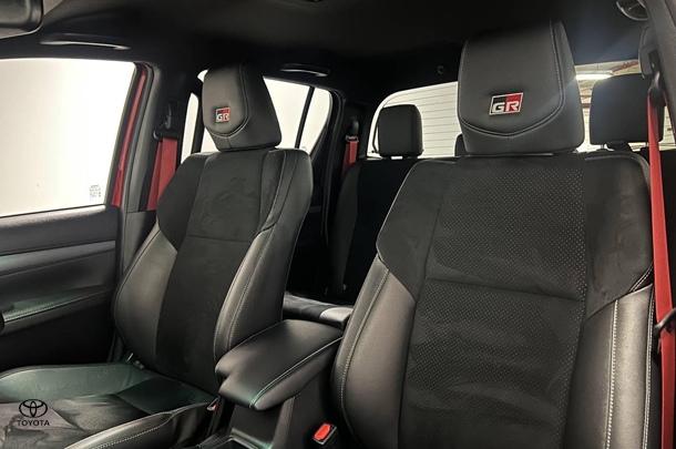 2024 Toyota Hilux GR-S image 16