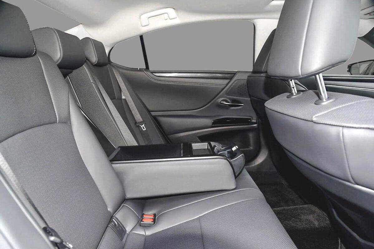 2024 Lexus ES ES300h Luxury Auto image 9