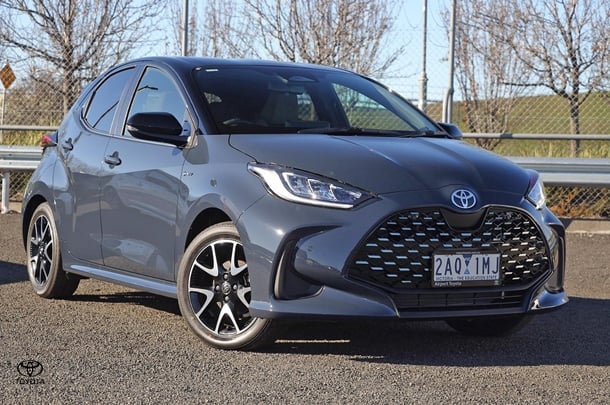 2024 Toyota Yaris HB Hybrid ZR image 1