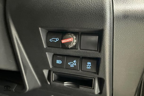 2022 Toyota Landcruiser Sahara image 25