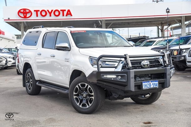 2023 Toyota HILUX SR5 image 1