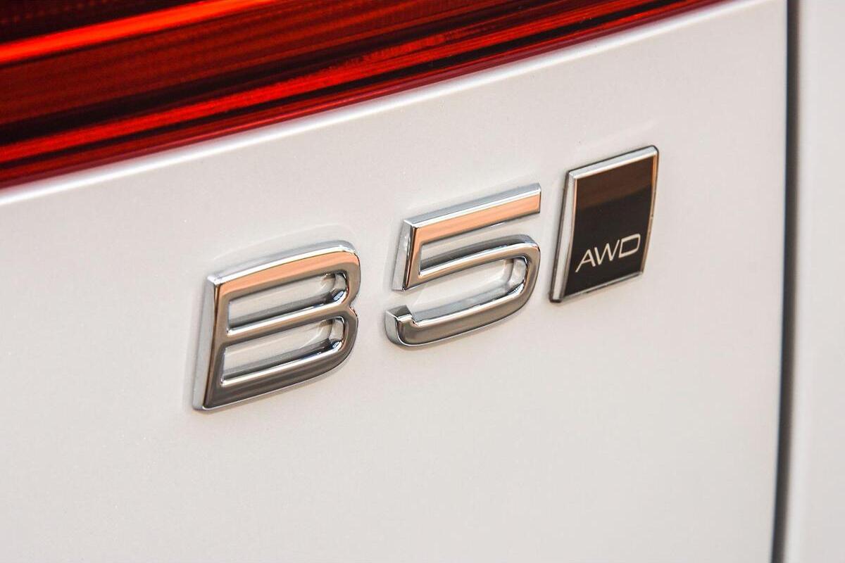 2024 Volvo XC60 Ultra B5 Bright Auto AWD MY25 image 6