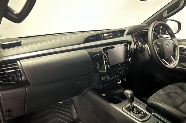2024 Toyota Hilux GR-S image 15
