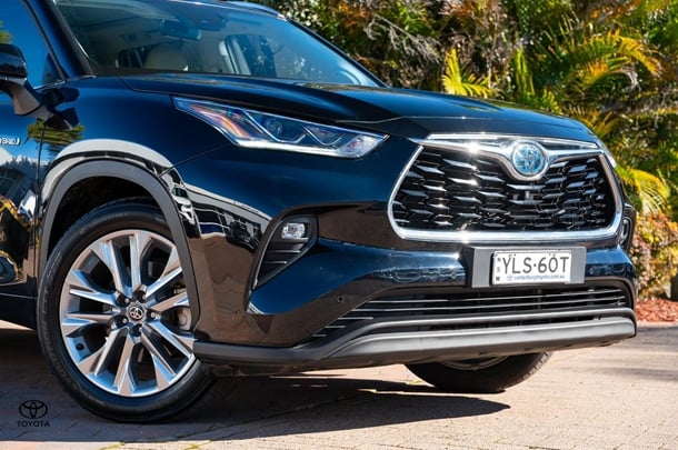 2021 TOYOTA Kluger Hybrid AWD GRANDE image 24