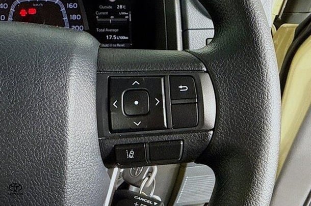 2024 Toyota LANDCRUISER MILITARY GXL image 17