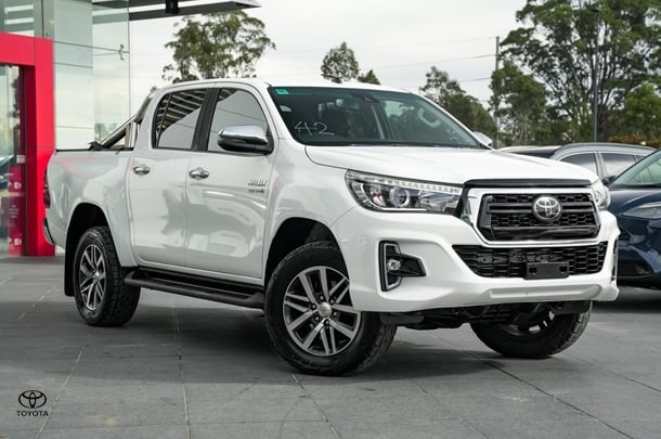 2019 Toyota HILUX SR5 image 2