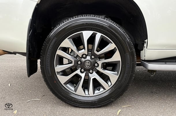 2021 Toyota Prado VX image 12