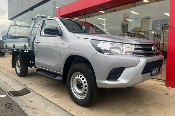 2023 Toyota Hilux SR image 4