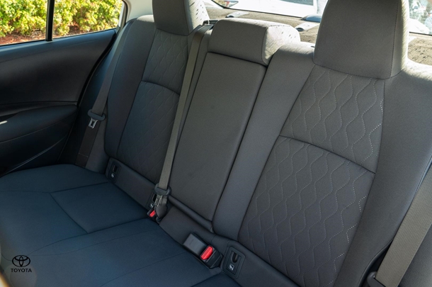 2020 TOYOTA Corolla Sedan Hybrid Ascent Sport image 9