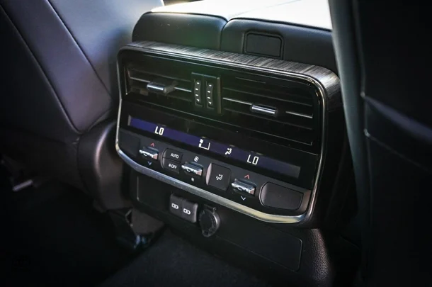2023 Toyota Landcruiser VX image 12