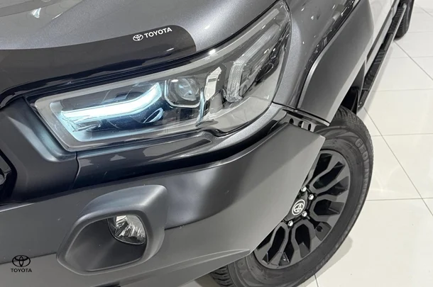 2022 Toyota Hilux 4x4 Rugged X image 12