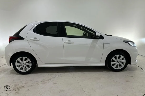 2023 Toyota Yaris Hybrid SX image 10