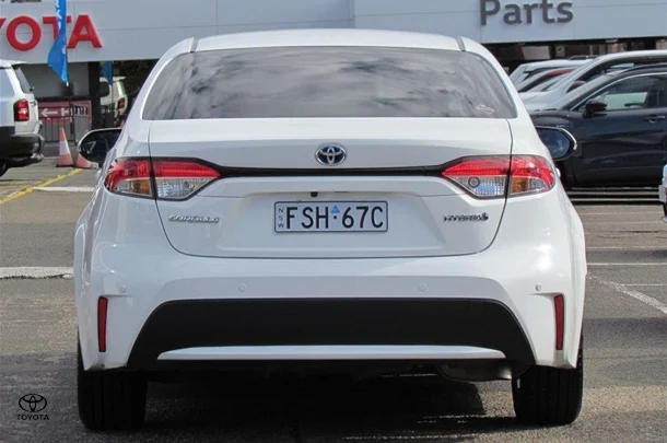 2022 Toyota Corolla Sedan Hybrid Ascent Sport image 5