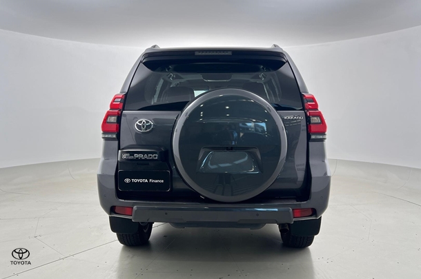 2023 Toyota Prado Kakadu image 7