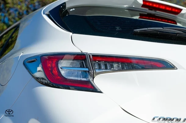 2020 TOYOTA Corolla Hatch Hybrid Ascent Sport image 23