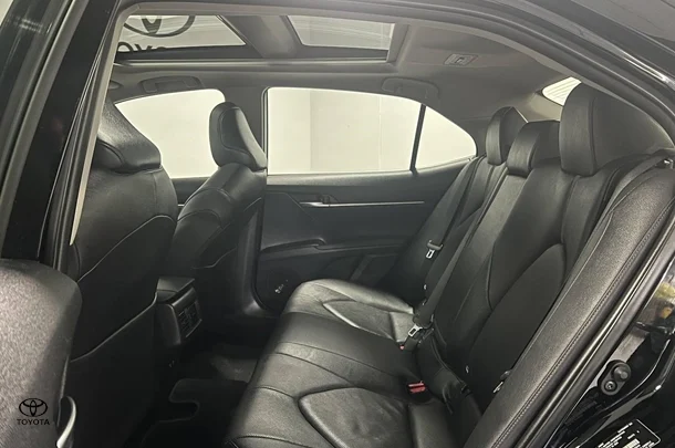 2021 Toyota Camry Hybrid SL image 13