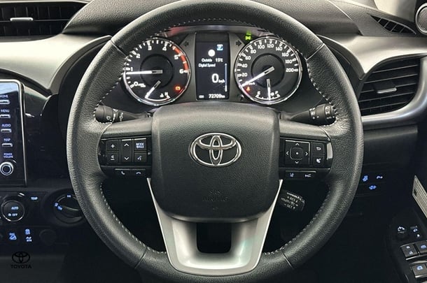 2022 Toyota Hilux SR5 image 18