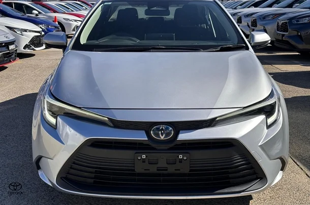 2023 Toyota Corolla Sedan Hybrid Ascent Sport image 5