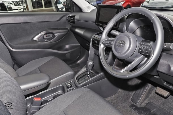 2024 Toyota Yaris Cross Hybrid GX image 4