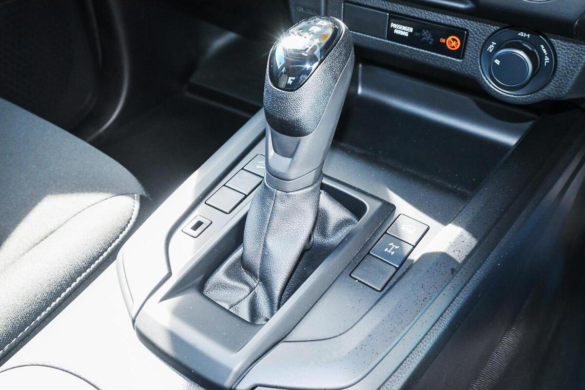 2024 Isuzu D-MAX SX Auto 4x4 MY24 image 17